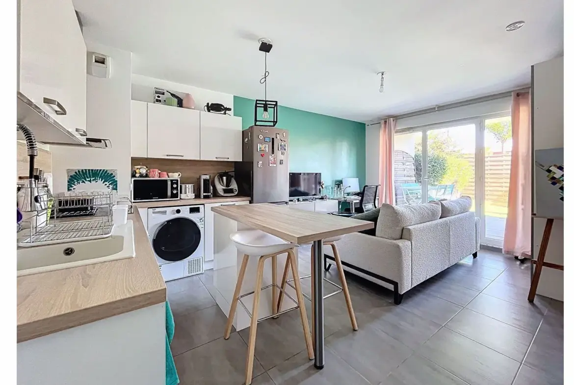 Appartement Type 2 à Gardanne avec Terrasse et Box Fermé 