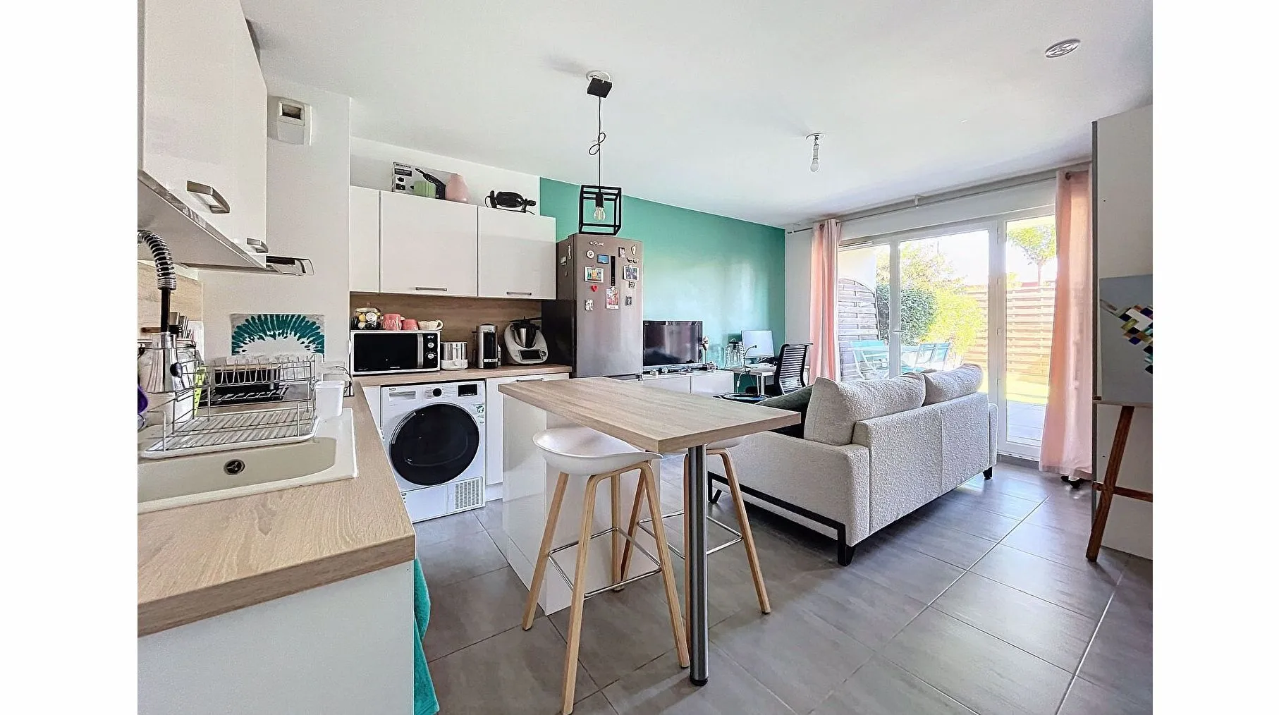 Appartement Type 2 à Gardanne avec Terrasse et Box Fermé 