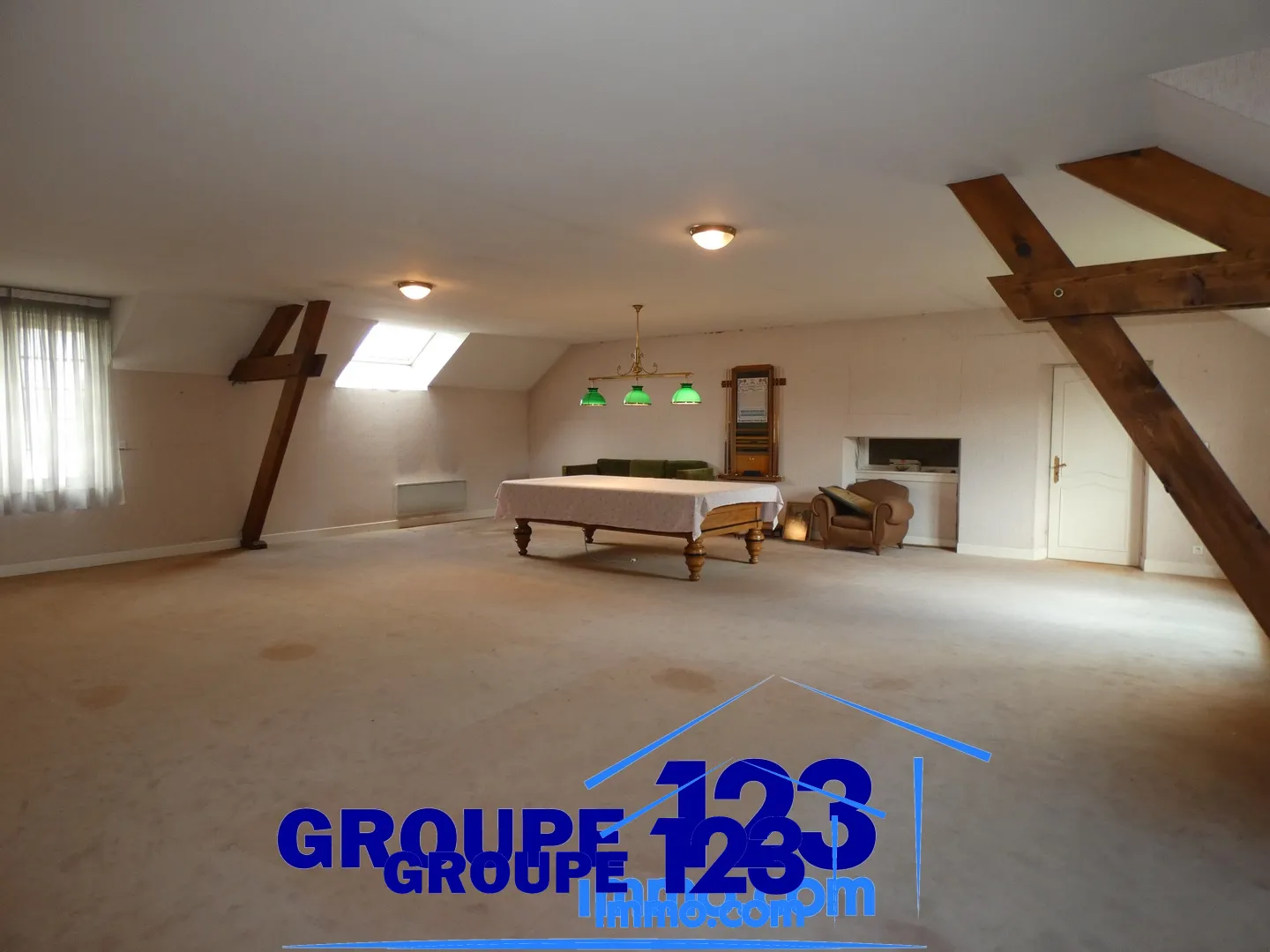 Maison Familiale avec Piscine et Grand Terrain à Cheny 