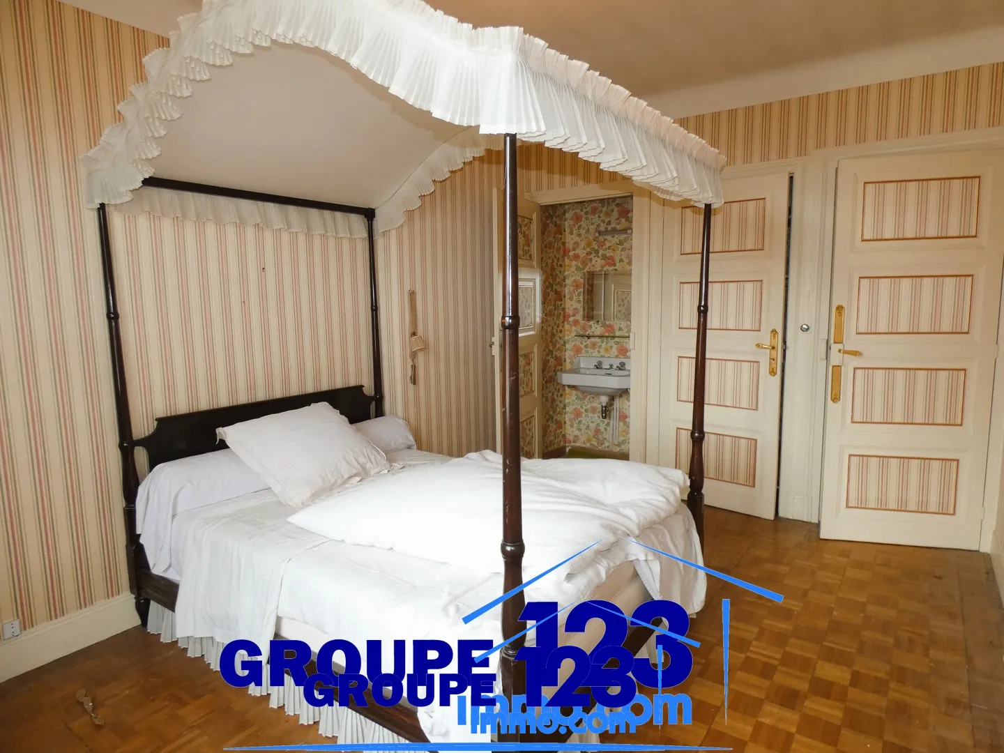 Maison Familiale avec Piscine et Grand Terrain à Cheny 