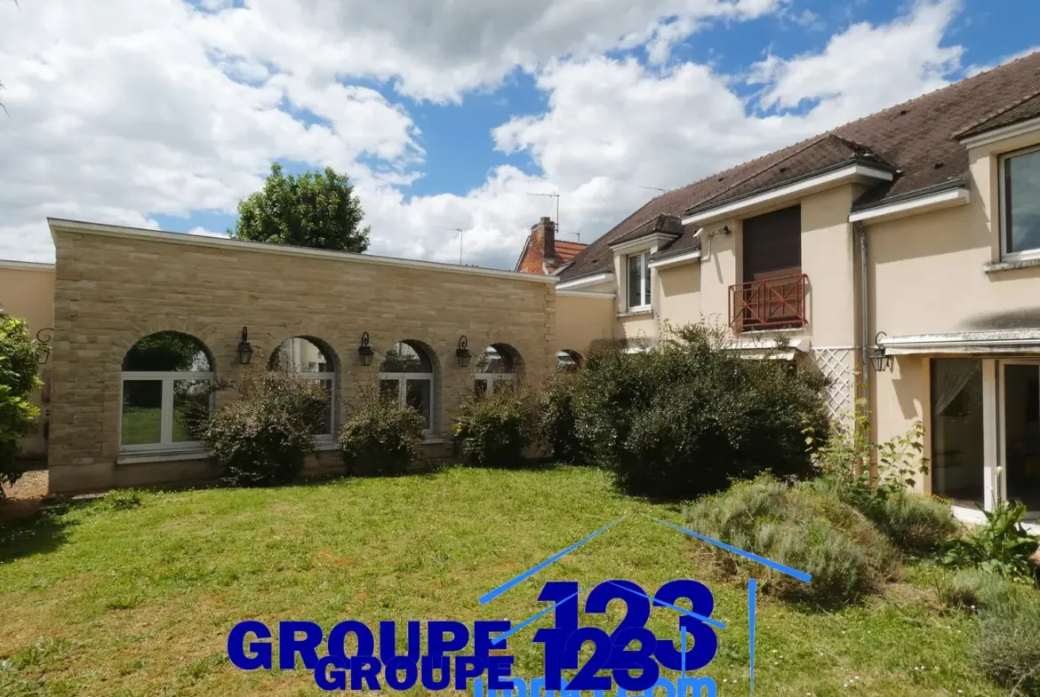 Maison Familiale avec Piscine et Grand Terrain à Cheny 