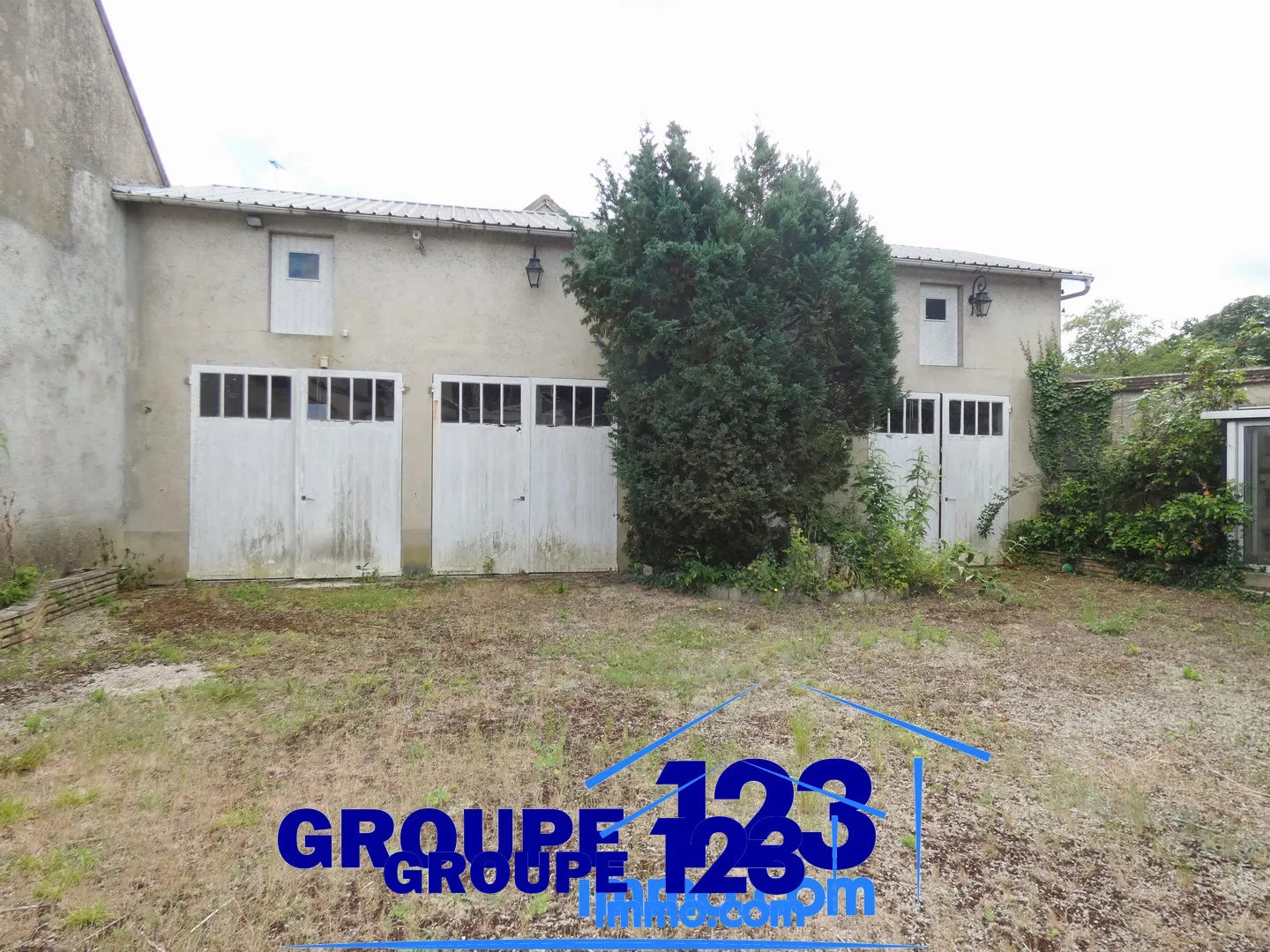Maison Familiale avec Piscine et Grand Terrain à Cheny 