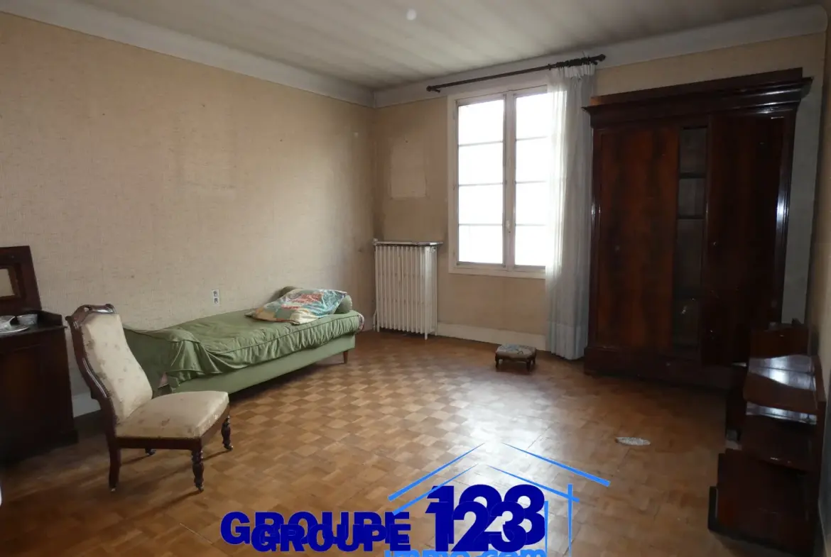 Maison Familiale avec Piscine et Grand Terrain à Cheny 