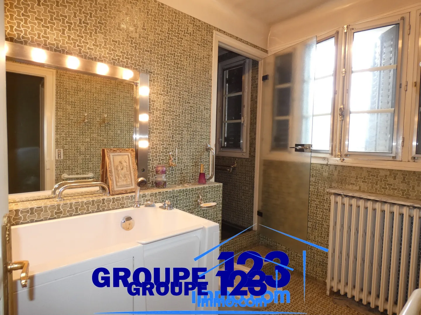 Maison Familiale avec Piscine et Grand Terrain à Cheny 