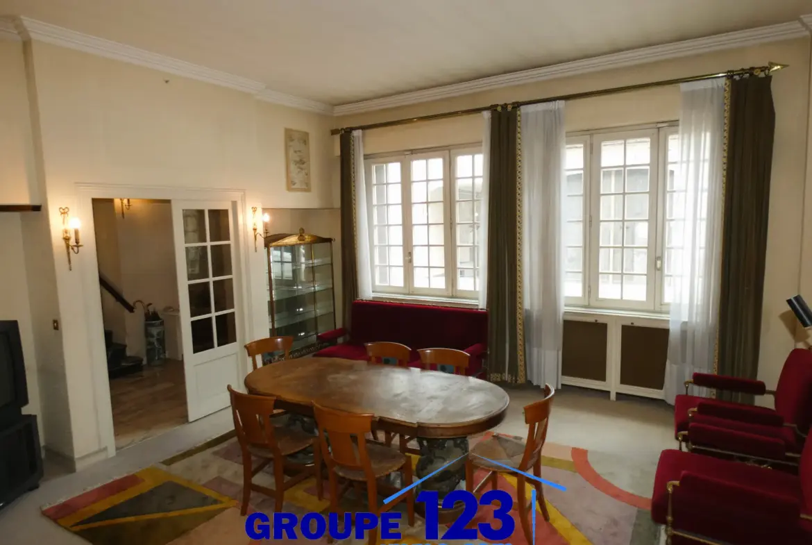 Maison Familiale avec Piscine et Grand Terrain à Cheny 