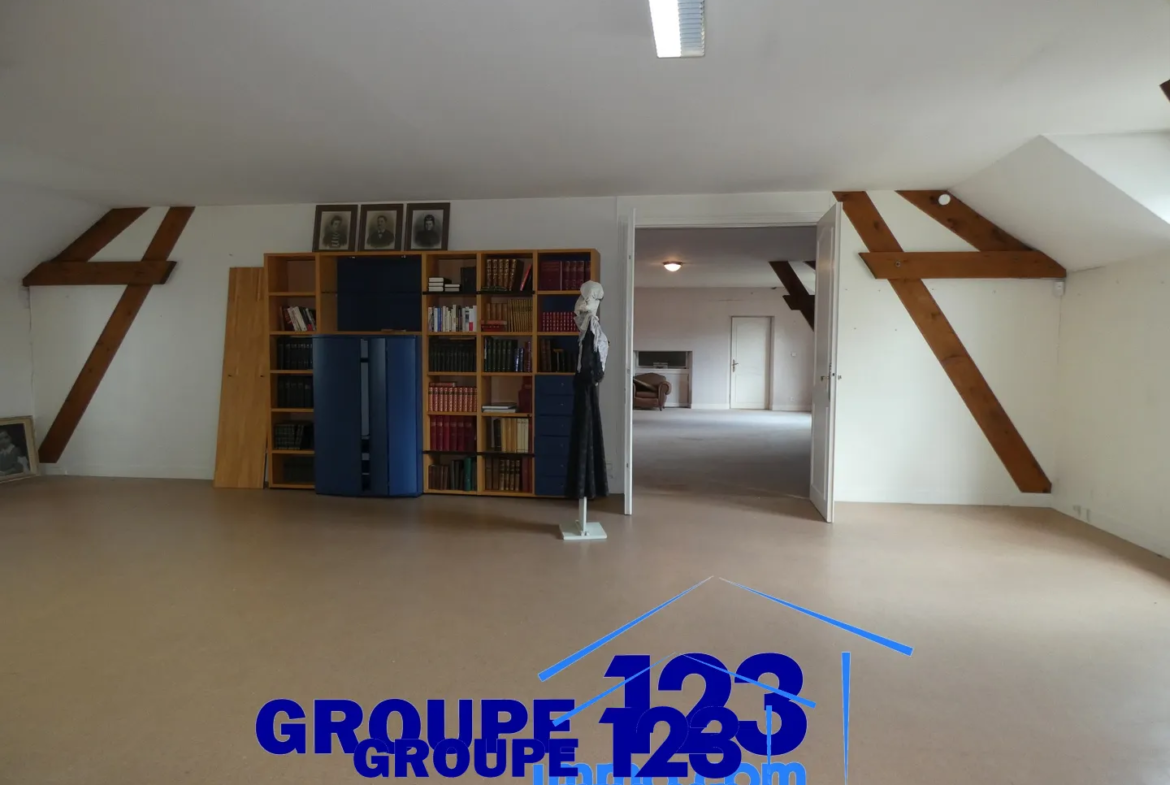 Maison Familiale avec Piscine et Grand Terrain à Cheny 