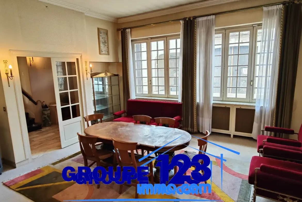 Maison Familiale avec Piscine et Grand Terrain à Cheny 