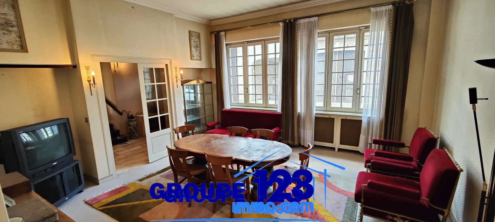 Maison Familiale avec Piscine et Grand Terrain à Cheny 