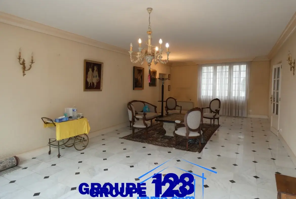 Maison Familiale avec Piscine et Grand Terrain à Cheny 