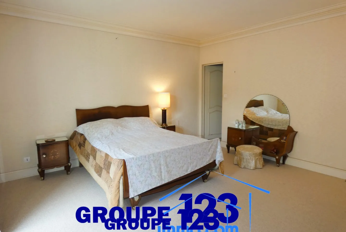 Maison Familiale avec Piscine et Grand Terrain à Cheny 