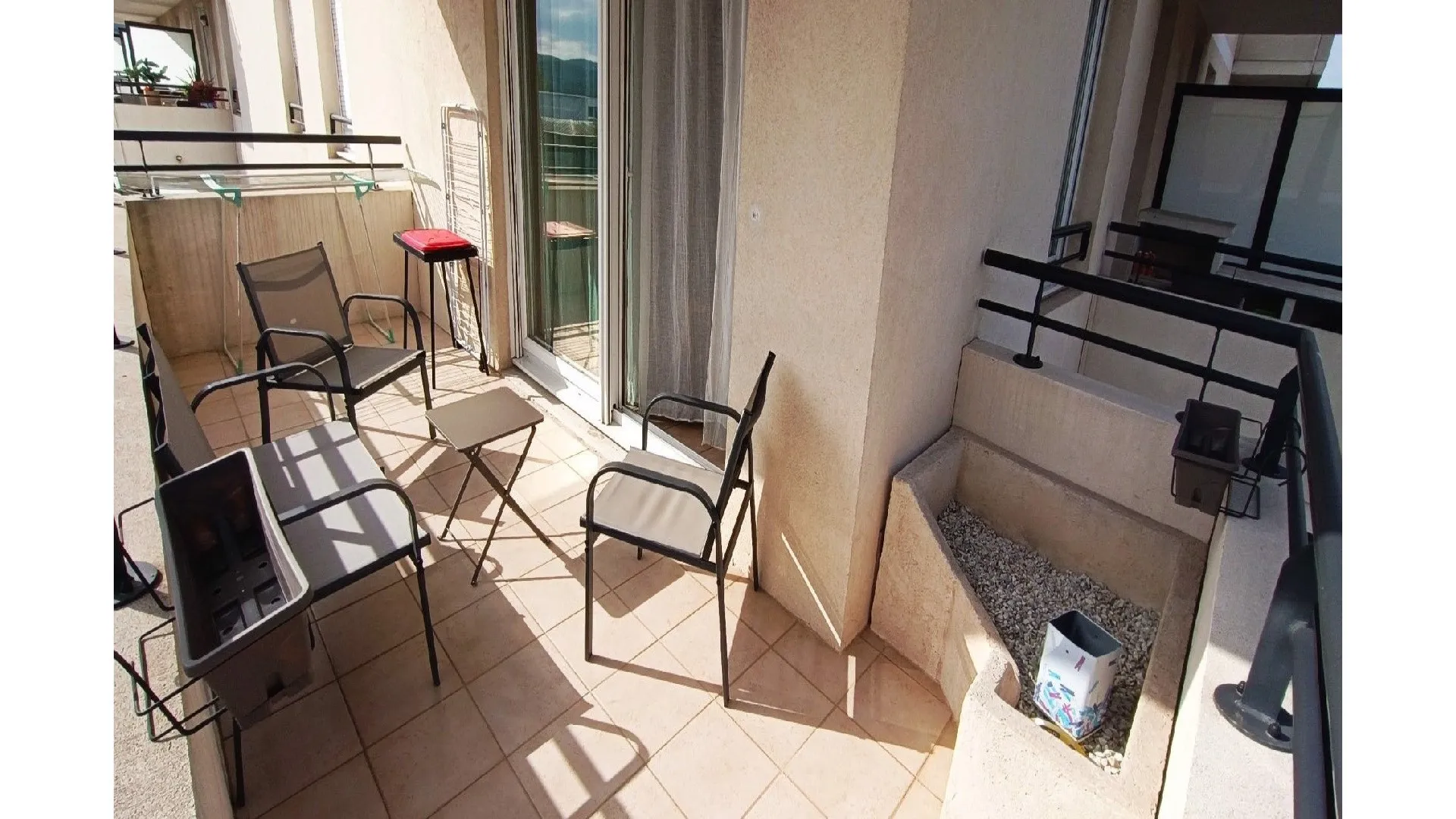 Superbe Appartement T3 avec Terrasse et Balcon à Vitrolles 