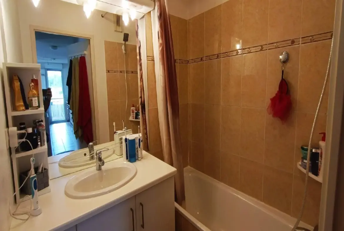 Superbe Appartement T3 avec Terrasse et Balcon à Vitrolles 