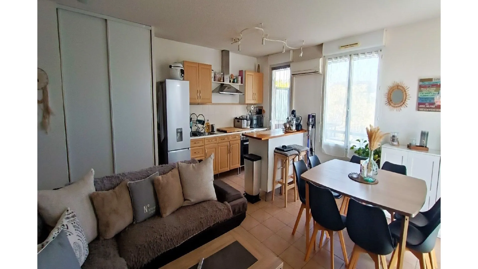 Superbe Appartement T3 avec Terrasse et Balcon à Vitrolles 