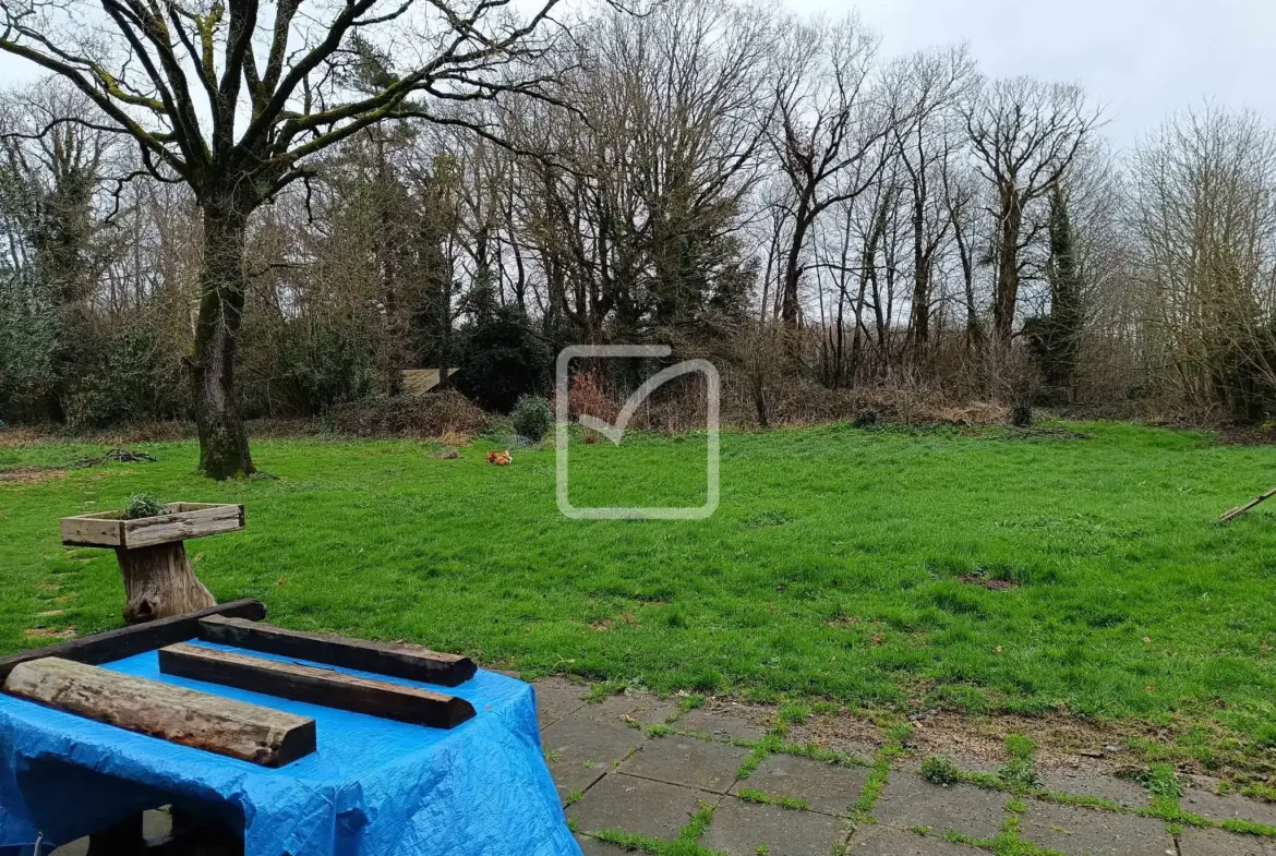 Grande maison avec potentiel à Mohon - 323 m² sur 3200 m² de terrain 