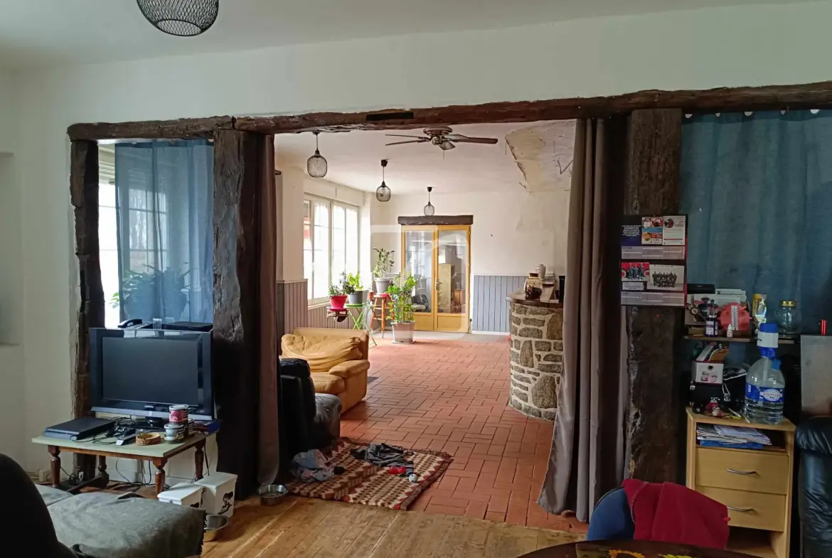 Grande maison avec potentiel à Mohon - 323 m² sur 3200 m² de terrain 
