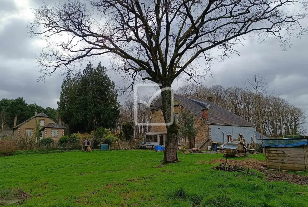 Grande maison avec potentiel à Mohon - 323 m² sur 3200 m² de terrain 