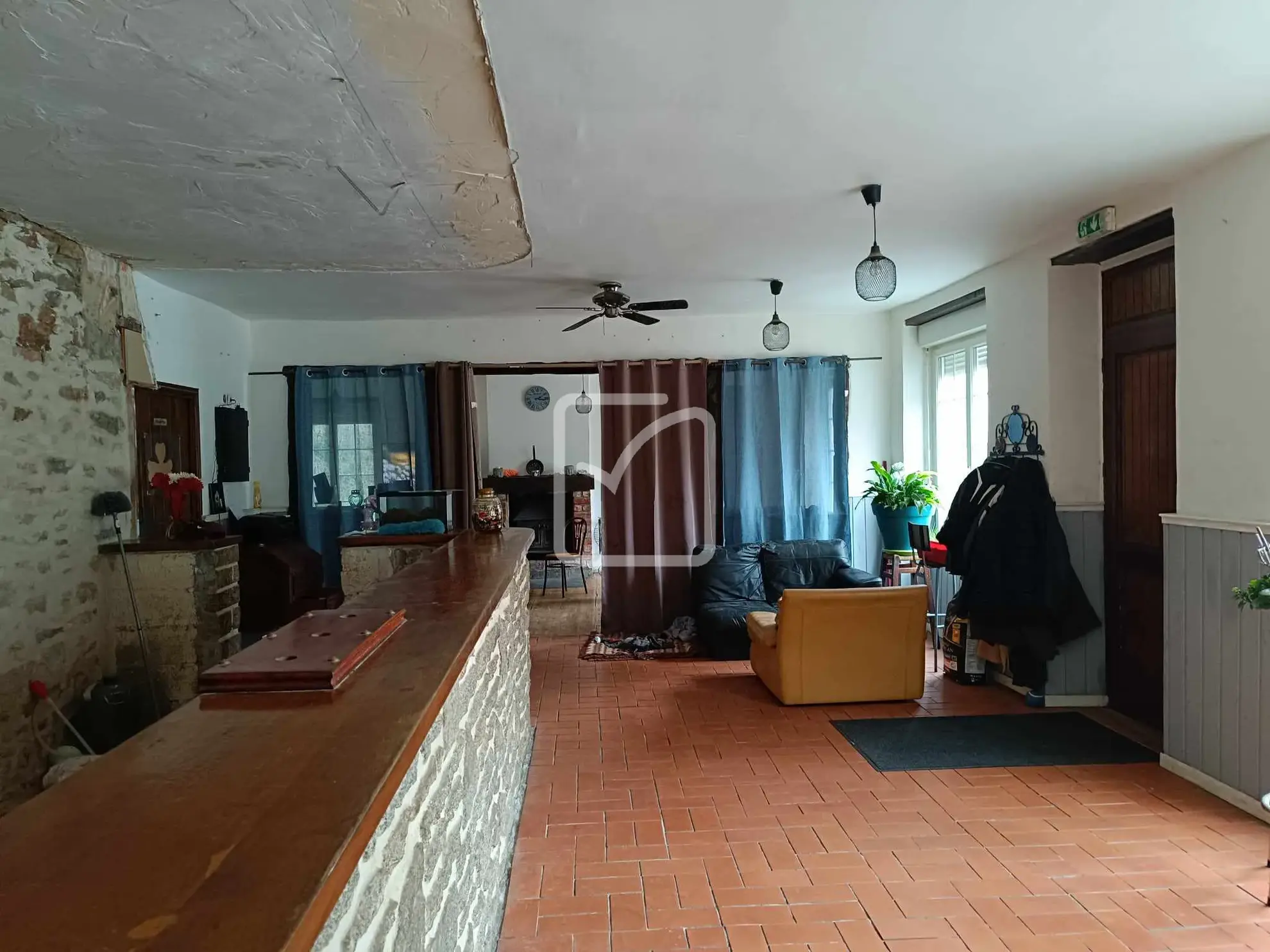 Grande maison avec potentiel à Mohon - 323 m² sur 3200 m² de terrain 