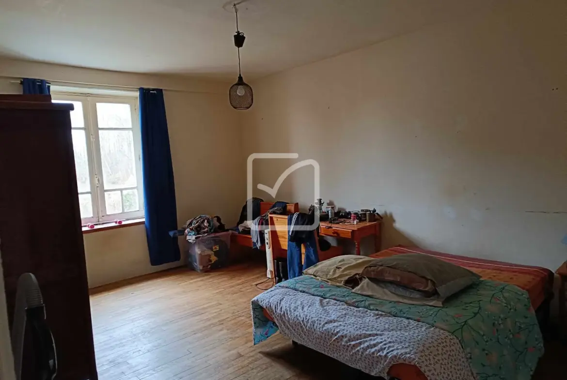 Grande maison avec potentiel à Mohon - 323 m² sur 3200 m² de terrain 