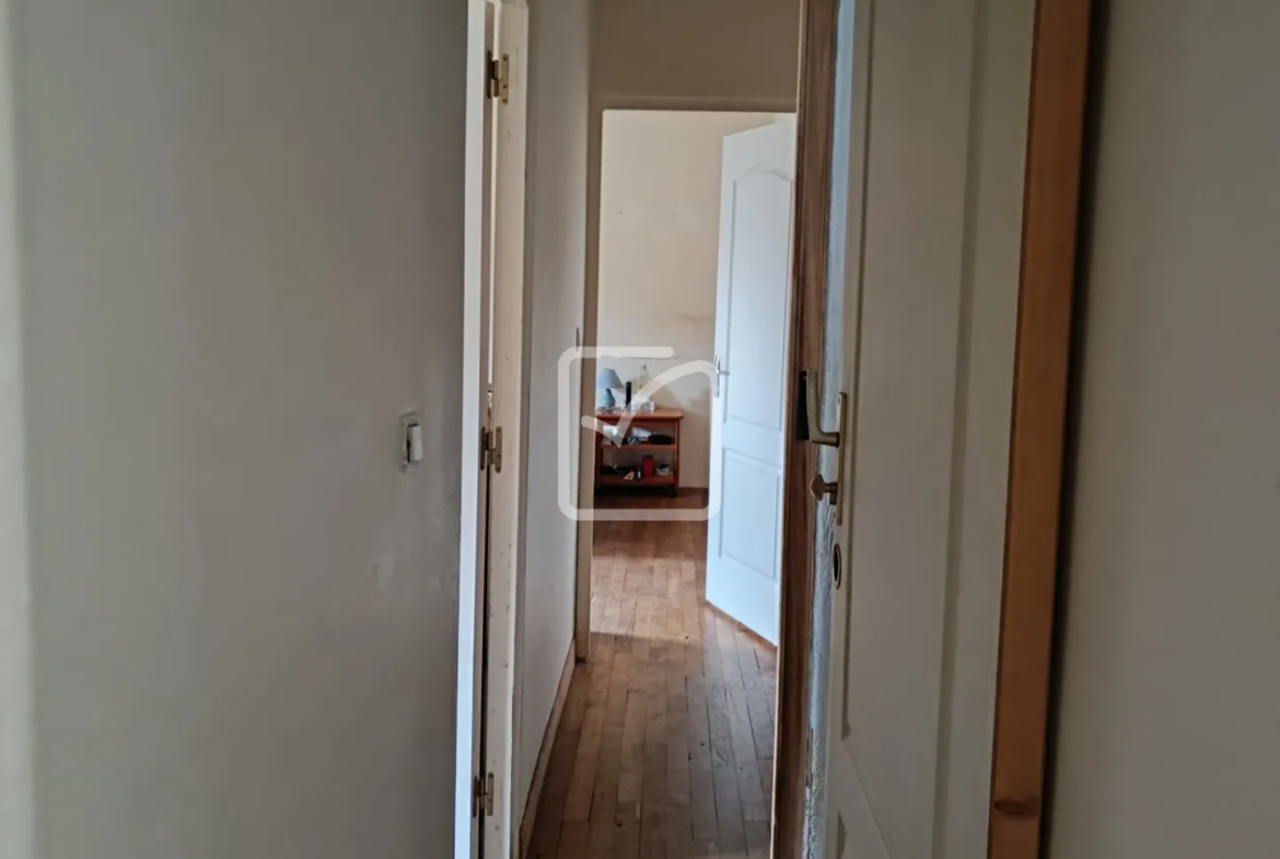 Grande maison avec potentiel à Mohon - 323 m² sur 3200 m² de terrain 