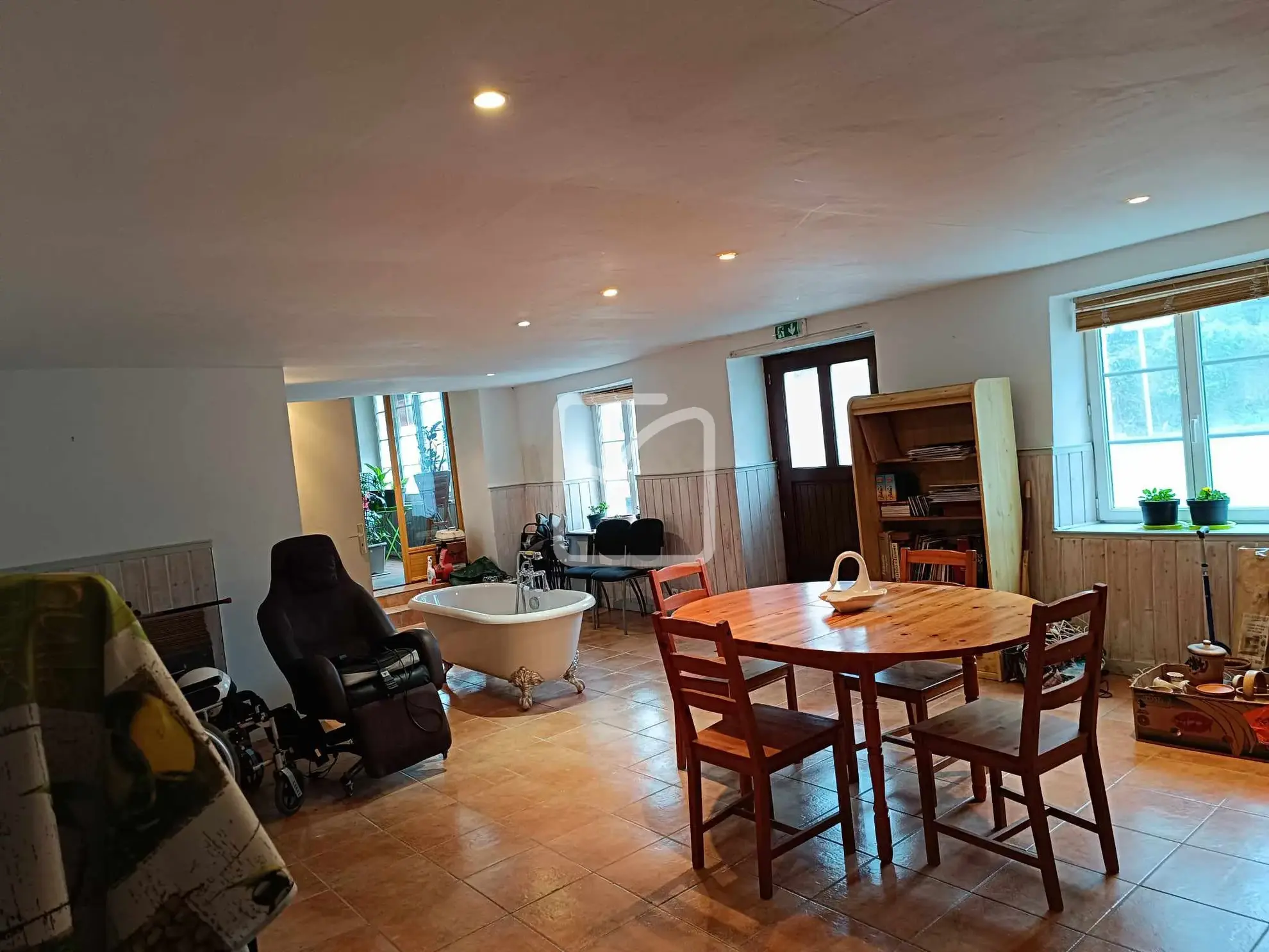 Grande maison avec potentiel à Mohon - 323 m² sur 3200 m² de terrain 