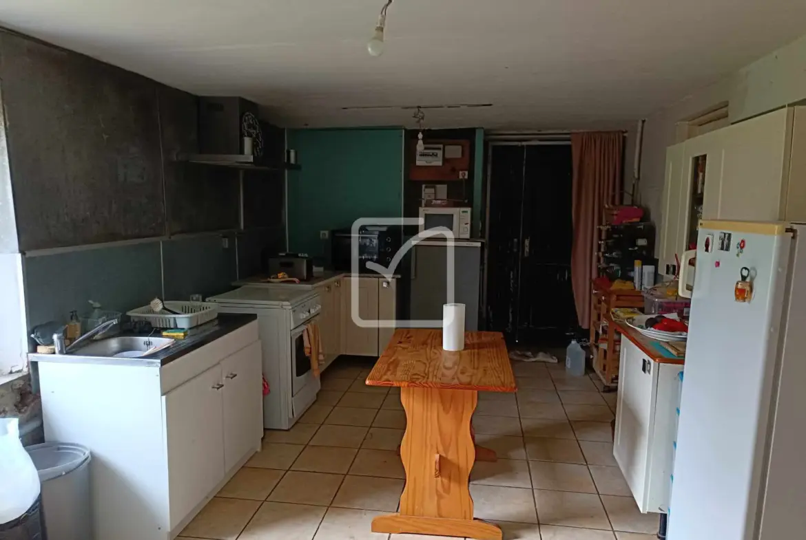 Grande maison avec potentiel à Mohon - 323 m² sur 3200 m² de terrain 