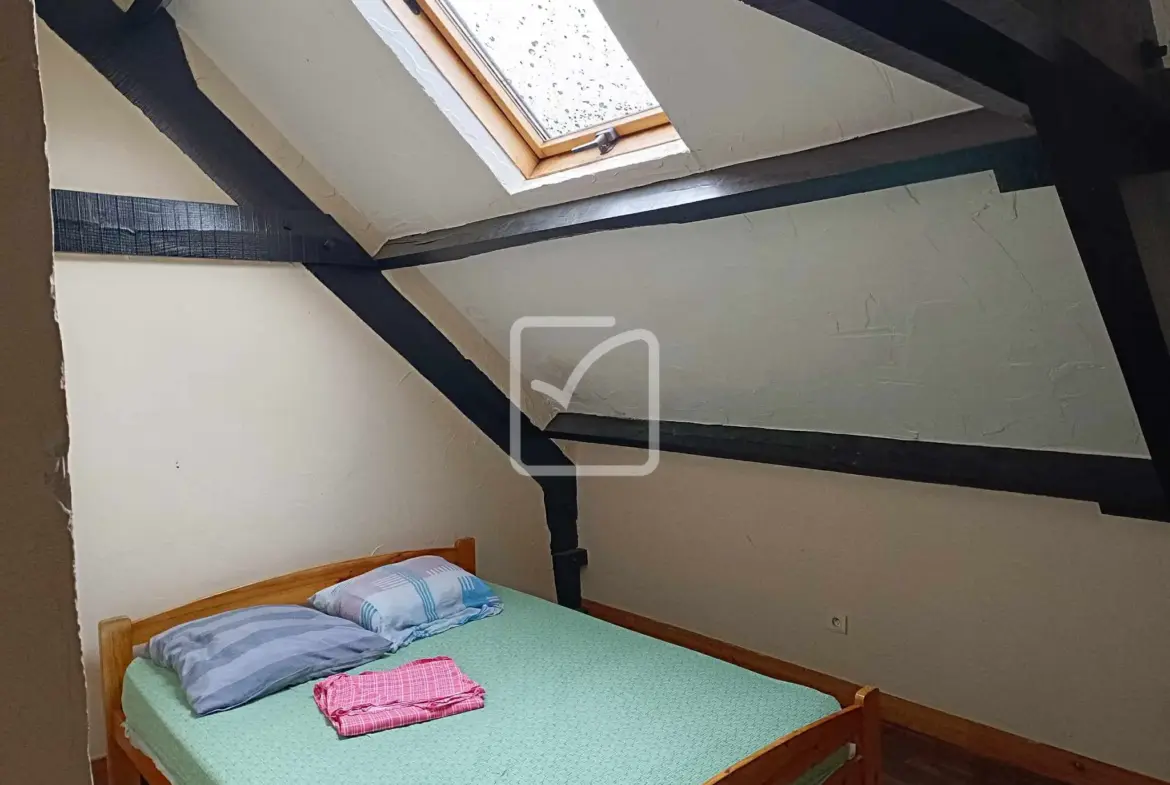 Grande maison avec potentiel à Mohon - 323 m² sur 3200 m² de terrain 