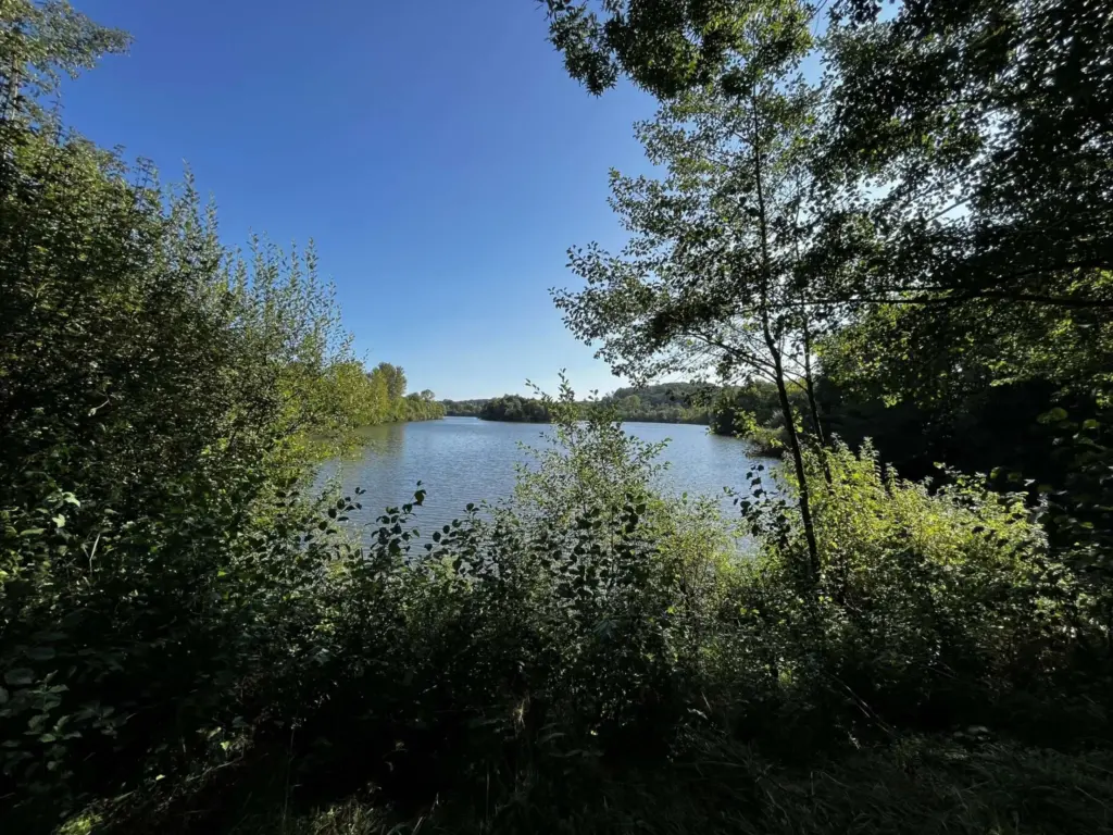 Terrain de loisir à Traves avec étang de 14,80 Ha