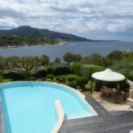 Vente villa de prestige à Corbara, 300 m² les pieds dans l'eau avec piscine