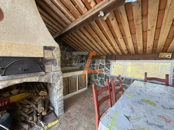 Authentique Corps de Ferme Rénové à Presailles 