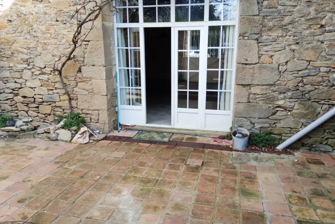 Maison familiale en pierre à vendre à Félines-Minervois 
