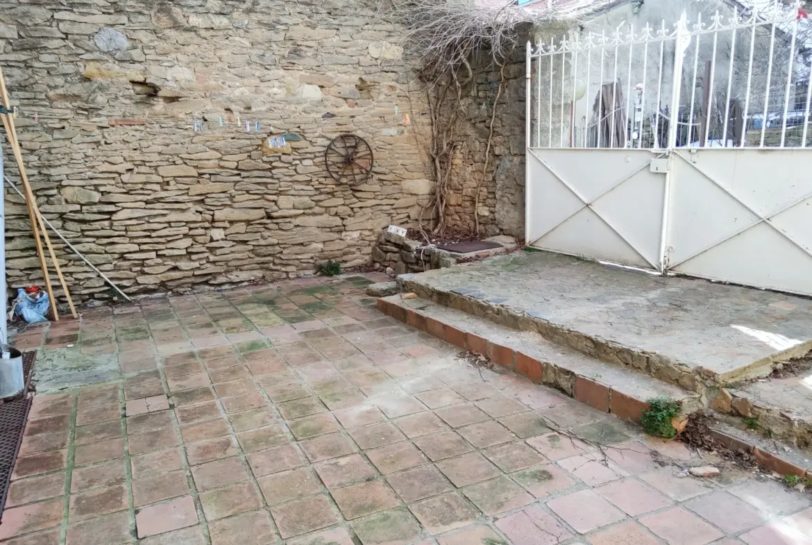 Maison familiale en pierre à vendre à Félines-Minervois 