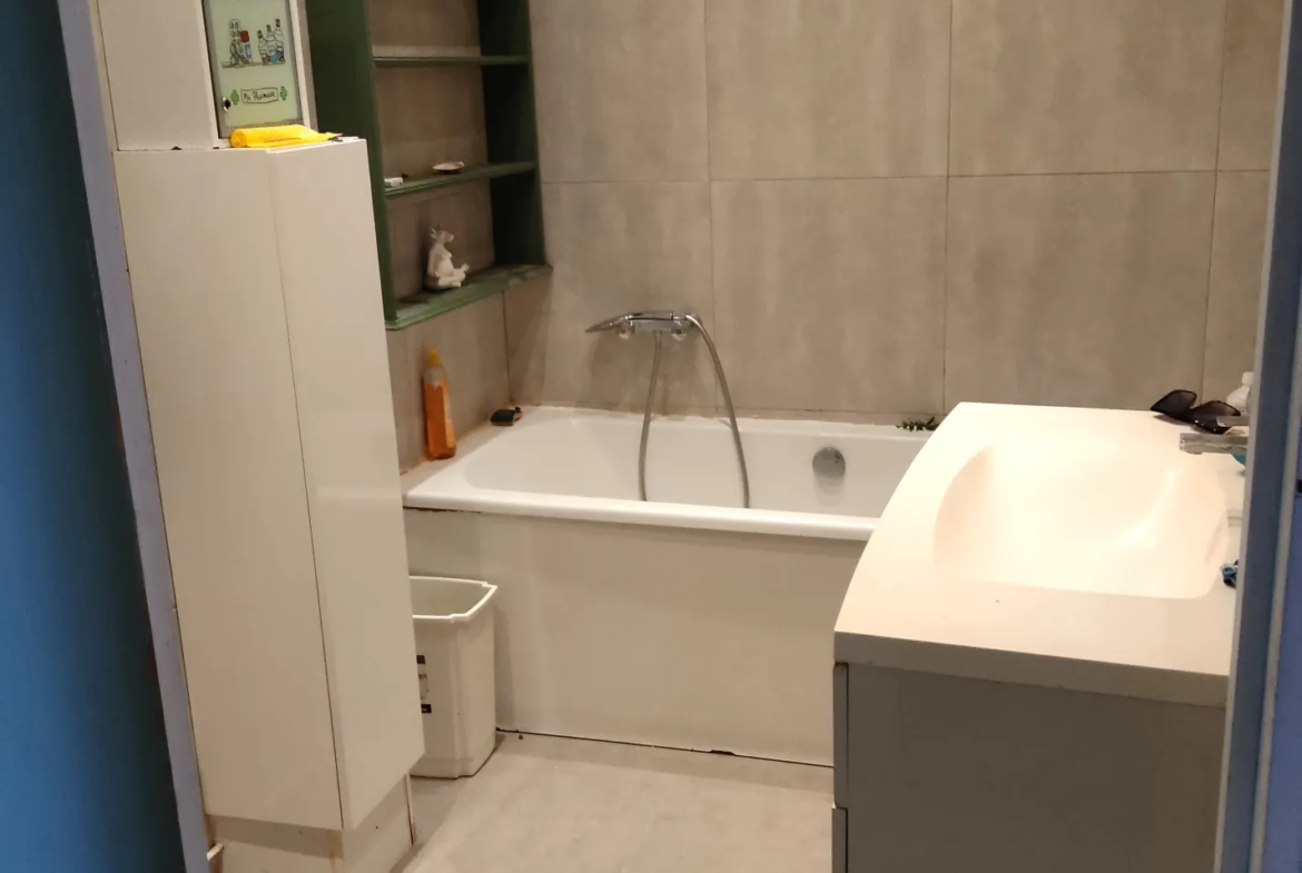 Maison familiale en pierre à vendre à Félines-Minervois 