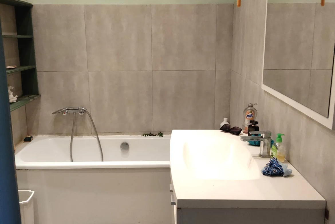 Maison familiale en pierre à vendre à Félines-Minervois 