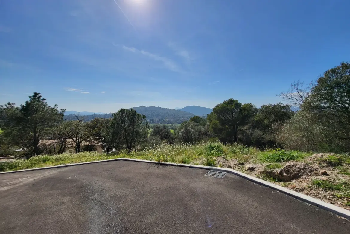 Terrain constructible viabilisé à Pierrefeu-du-Var - 570 m² avec vue 