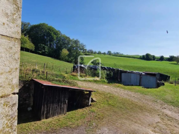 Ancien corps de ferme à rénover à Fougerolles 