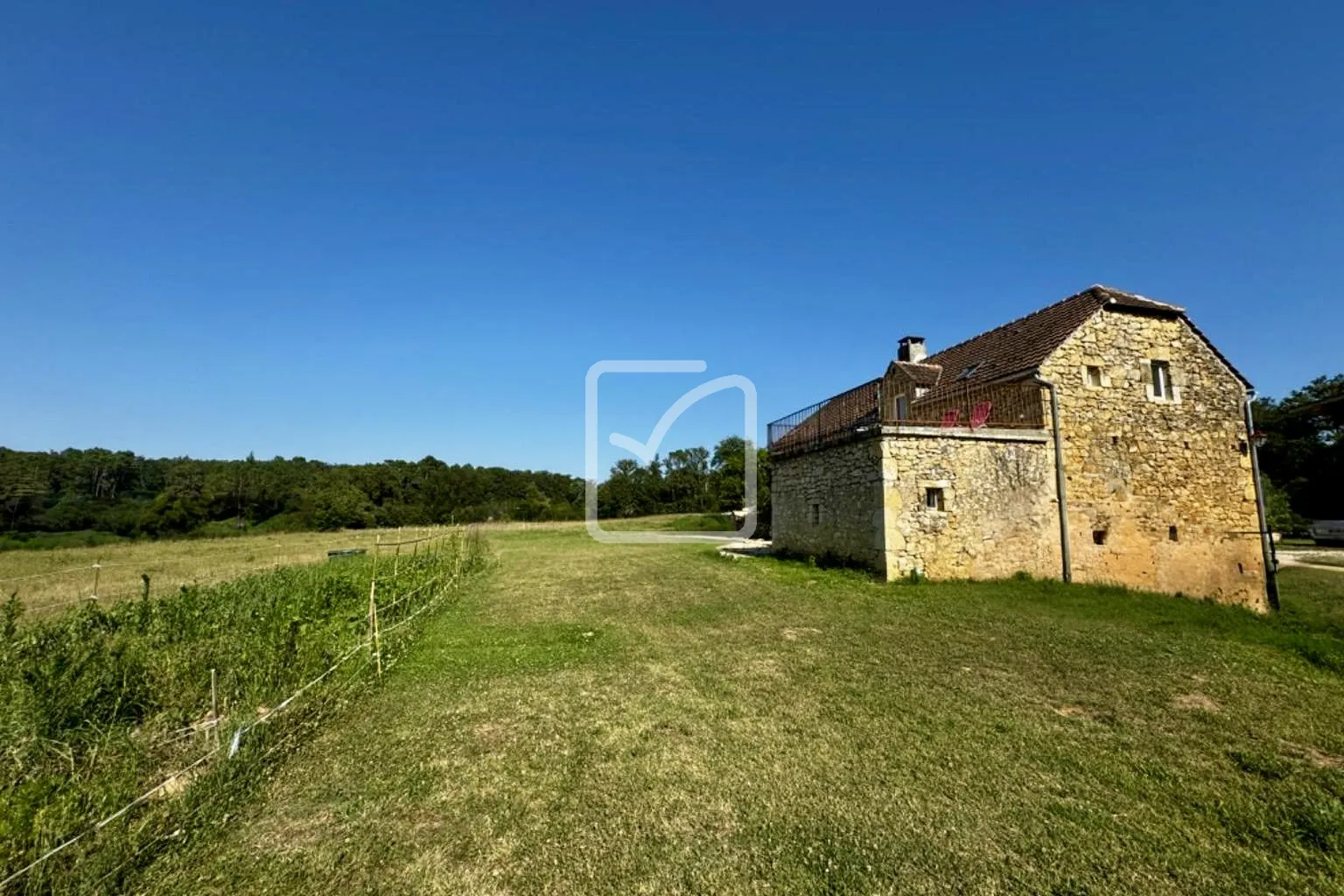 Charmante longère restaurée sur 3 hectares à Payrignac 