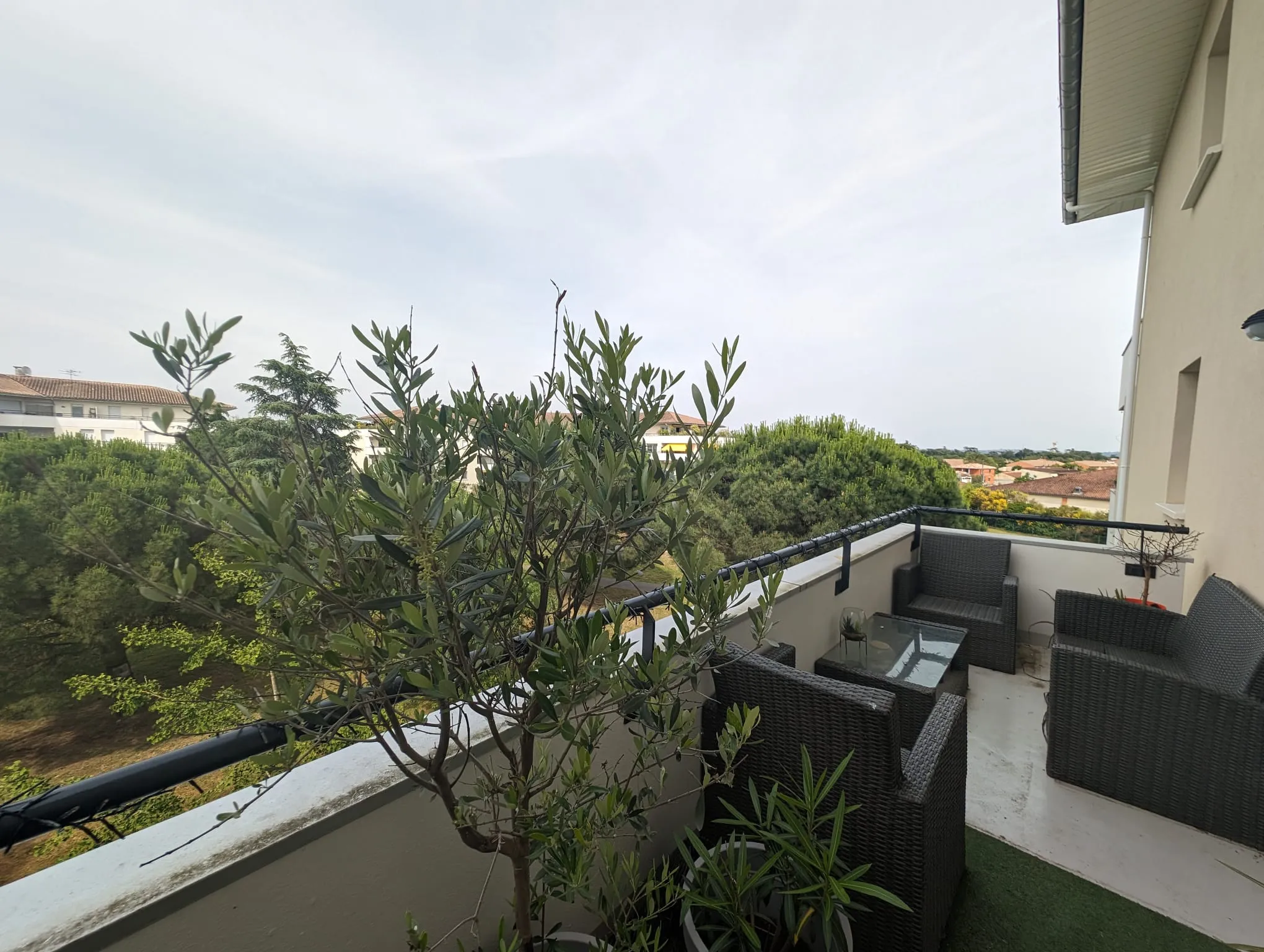À vendre : Appartement T2 dernier étage avec piscine à Cugnaux 
