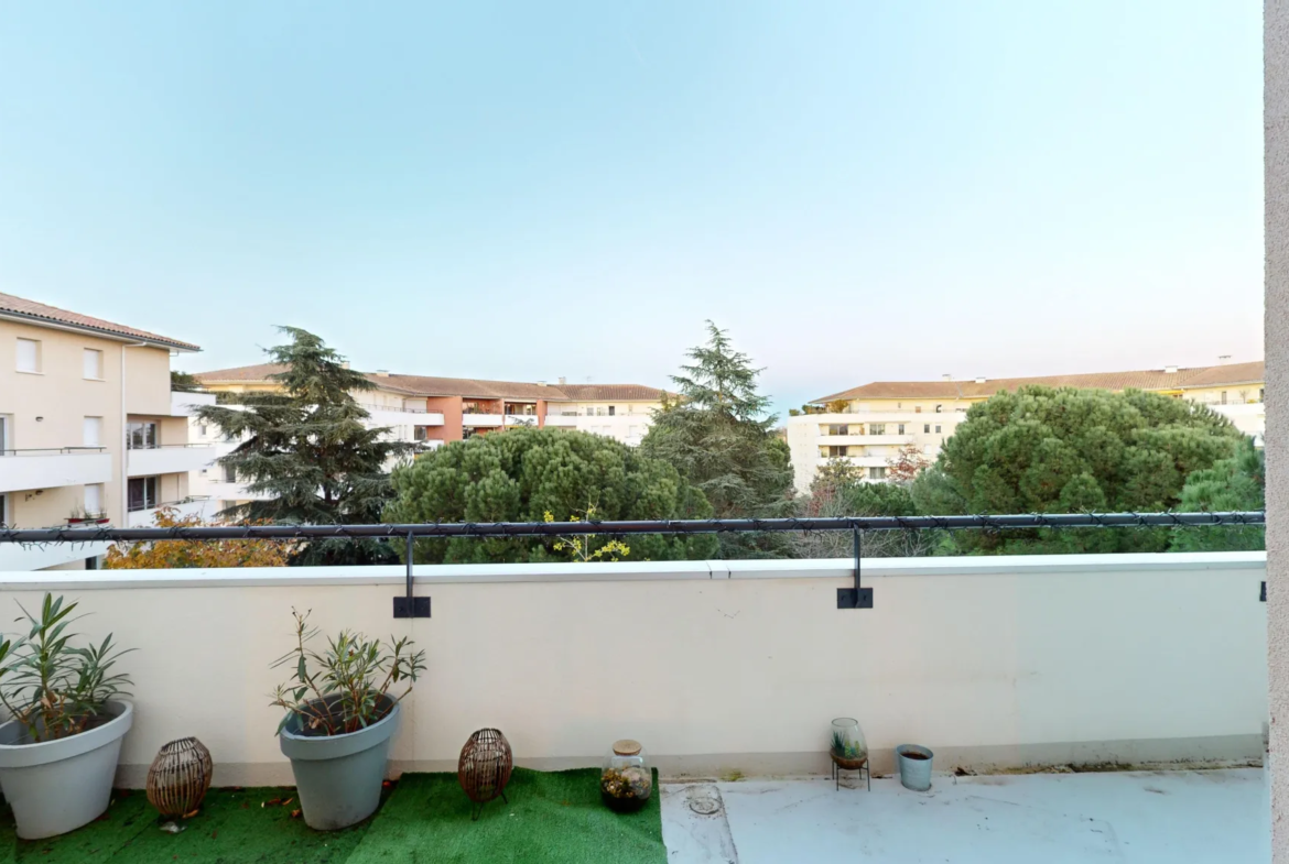 À vendre : Appartement T2 dernier étage avec piscine à Cugnaux 