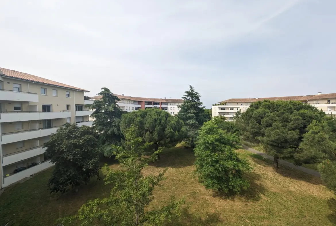 À vendre : Appartement T2 dernier étage avec piscine à Cugnaux 