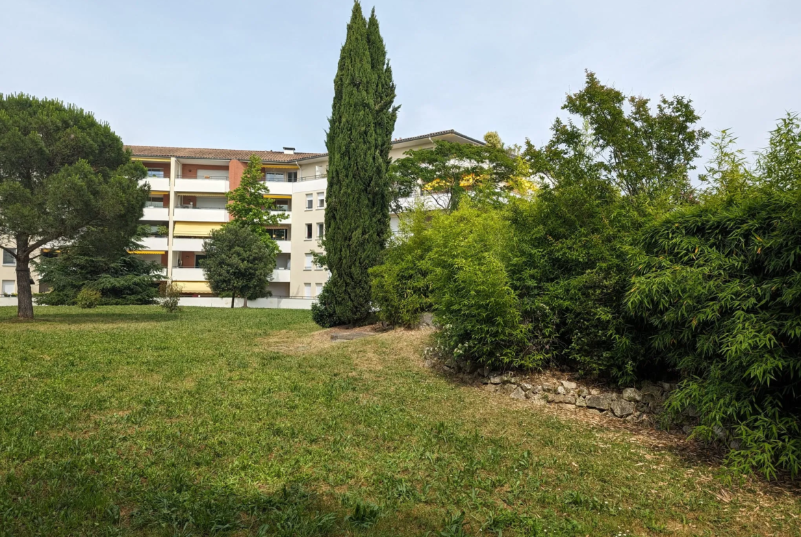 À vendre : Appartement T2 dernier étage avec piscine à Cugnaux 