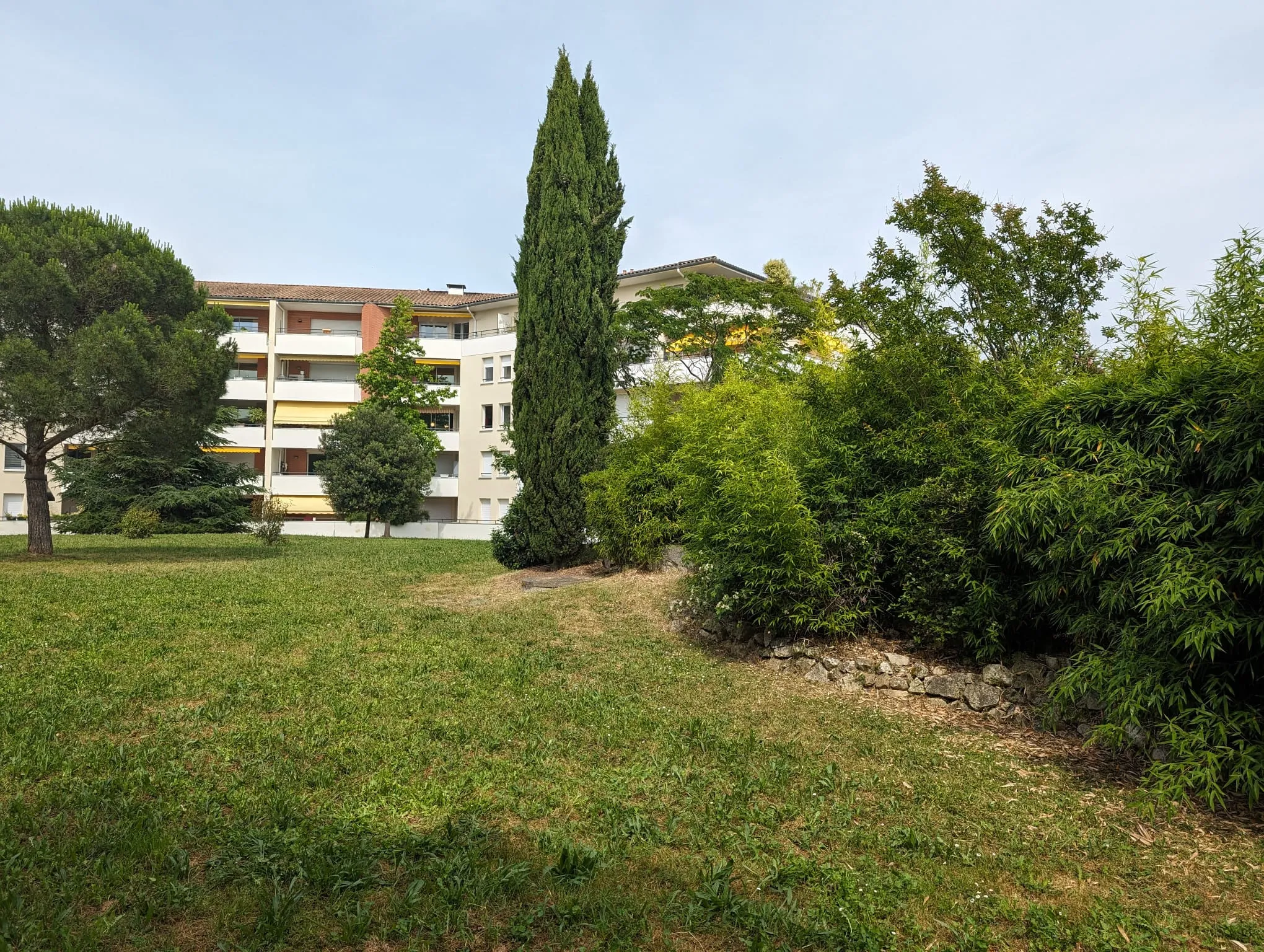 À vendre : Appartement T2 dernier étage avec piscine à Cugnaux 
