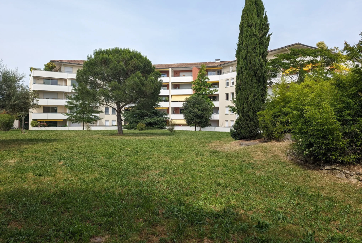 À vendre : Appartement T2 dernier étage avec piscine à Cugnaux 