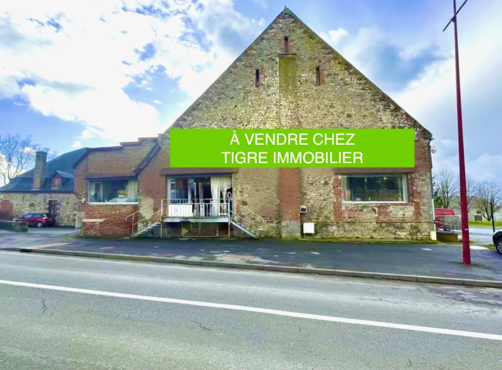 Immeuble Polyvalent de 900 m² avec Parking à Bavay