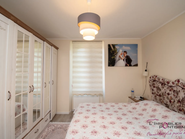 Vente de 2 appartements à Pontarlier avec jardin et garages 