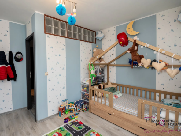 Vente de 2 appartements à Pontarlier avec jardin et garages 