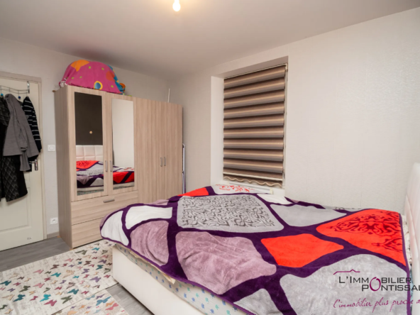 Vente de 2 appartements à Pontarlier avec jardin et garages 