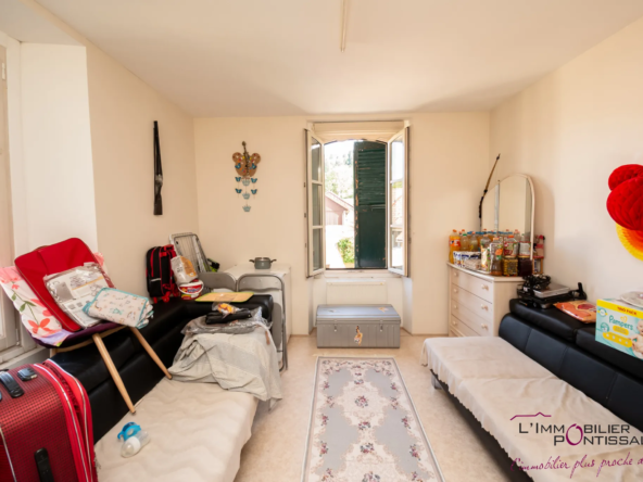Vente de 2 appartements à Pontarlier avec jardin et garages 