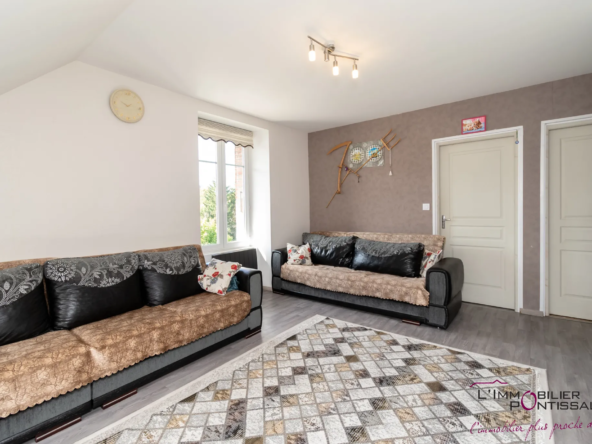 Vente de 2 appartements à Pontarlier avec jardin et garages 