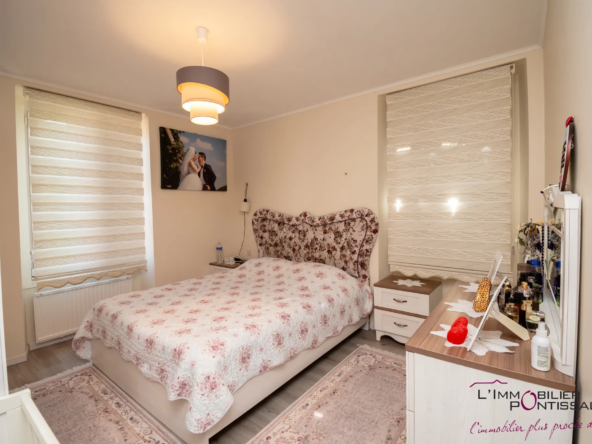 Vente de 2 appartements à Pontarlier avec jardin et garages 