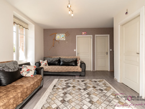 Vente de 2 appartements à Pontarlier avec jardin et garages 